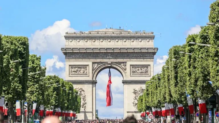 11 octobre : ce qui s’est vraiment passé un jour clé de l’histoire de France e