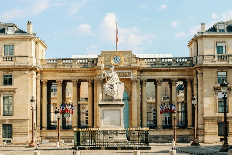 Budget 2027 : Bayrou active le 49.3, ce qui change pour vos impôts