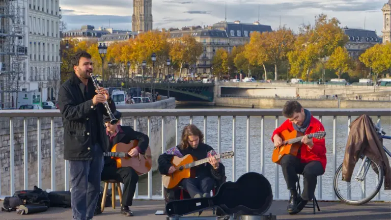Que faire ce soir à Paris : jazz gratuit, cinéma en plein air et expo George S